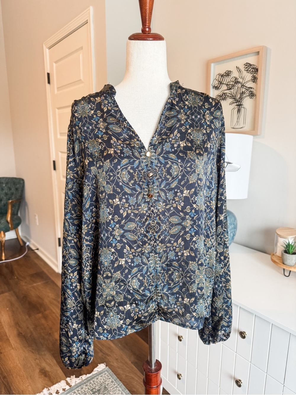 Women's Navy Floral V-Neck Long-Sleeve Blouse
